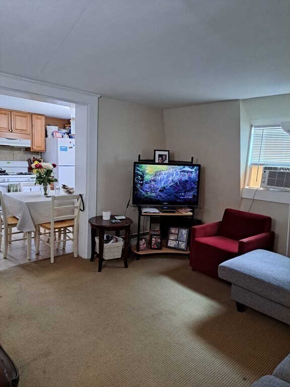 23 Kingsbury St Unit 2, Framingham, MA 01702 Room for Rent in Framingham, MA