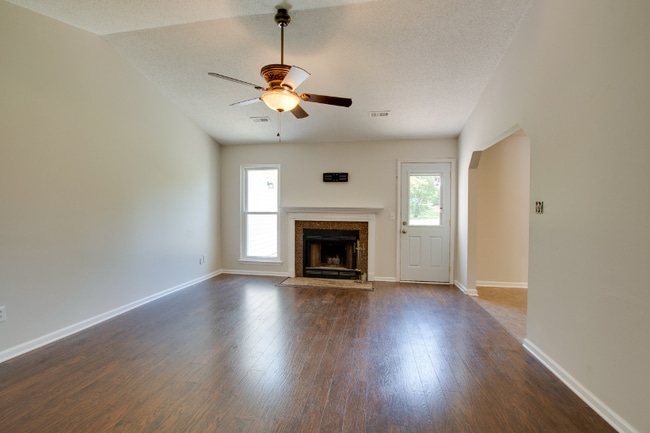 Building Photo - 238 Barberry Ln