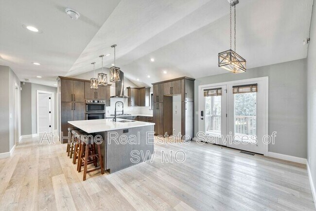 Building Photo - 5346 Palisades Ave