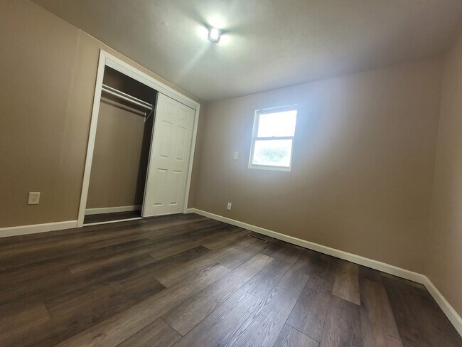 Foto del edificio - 1304 E 6th St