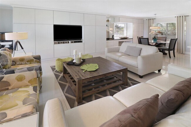 Foto del edificio - 220 Kings Point Dr