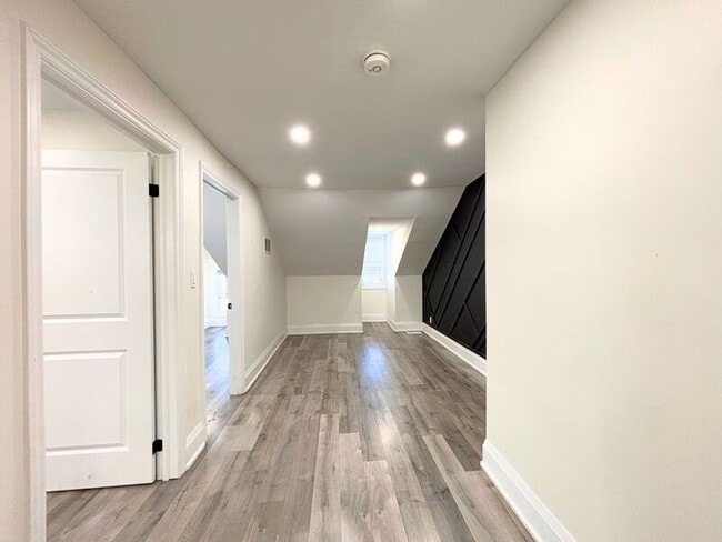 Building Photo - 87 Victoria Ave N