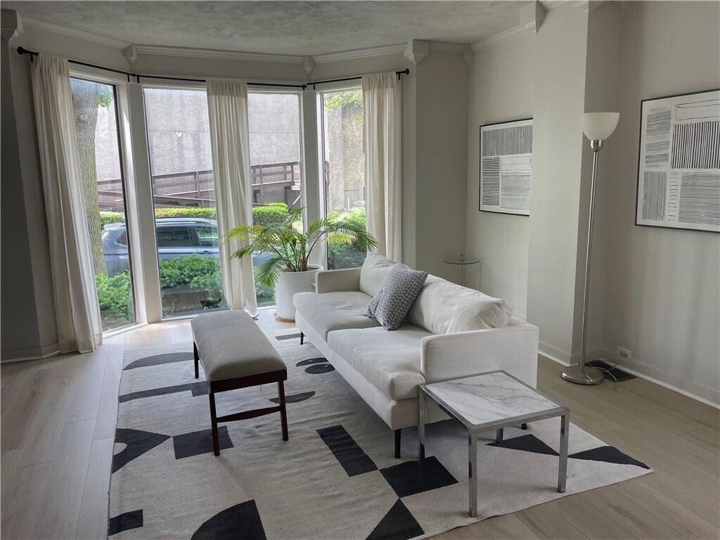 Building Photo - 74 Richmond St