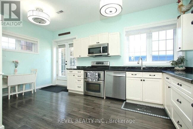 Building Photo - 825 Black Cherry Dr