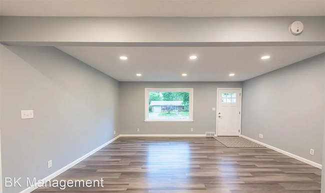 Building Photo - 3 br, 3 bath House - 1125 Windsor Drive