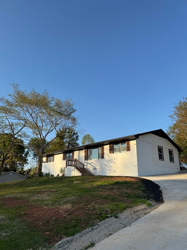 Foto del edificio - 422 Powell Mill Rd
