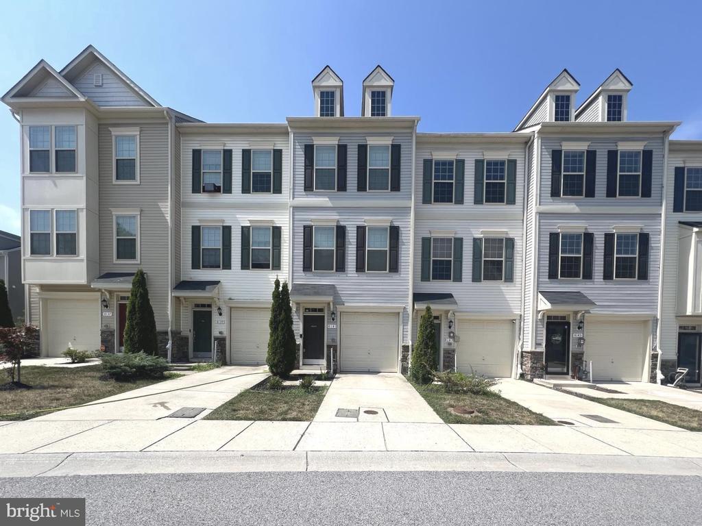 Foto principal - 8141 Hollow Ct