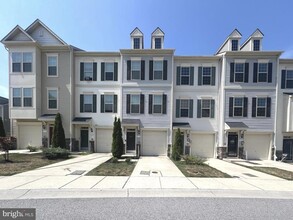 Building Photo - 8141 Hollow Ct