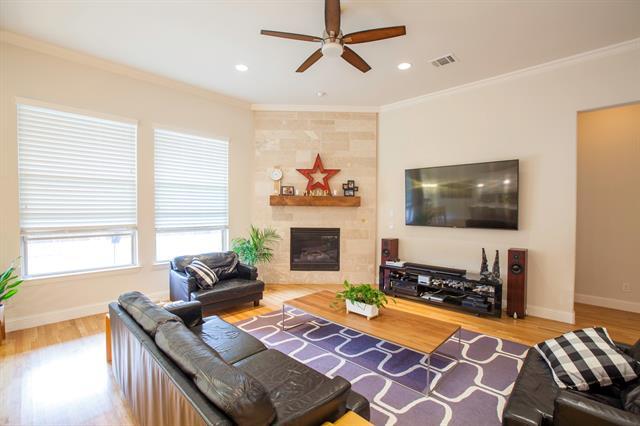 Foto del edificio - 1614 Thoroughbred Ln
