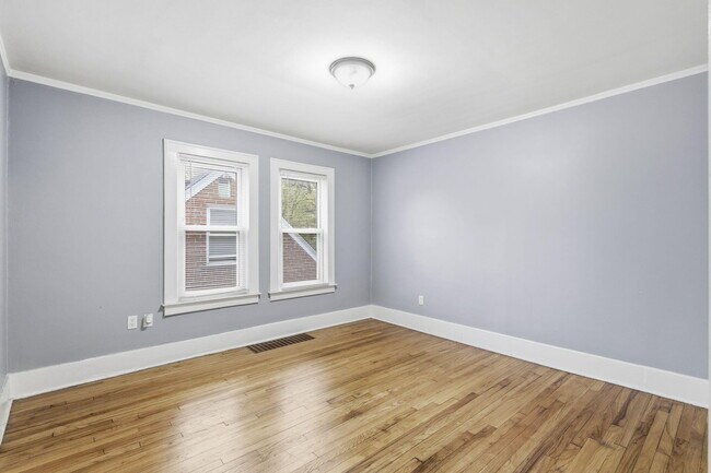 Foto del edificio - 1838 Markese Ave