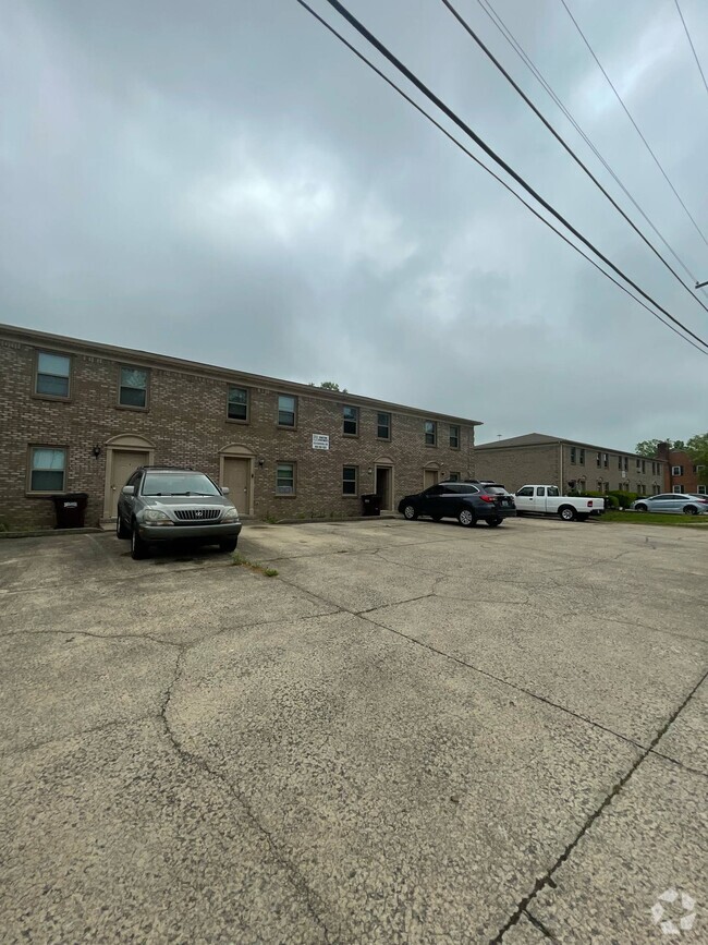 Building Photo - 223 Churchill Dr