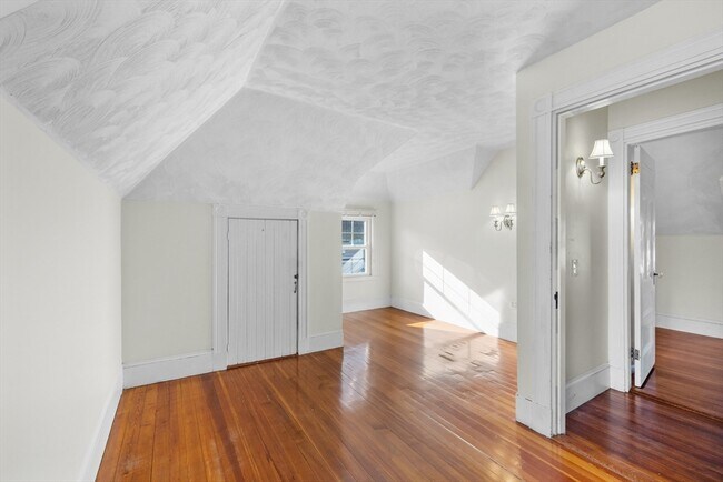 Building Photo - 111 Lake View Ave