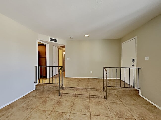 Building Photo - 3462 E Shaw Butte Dr