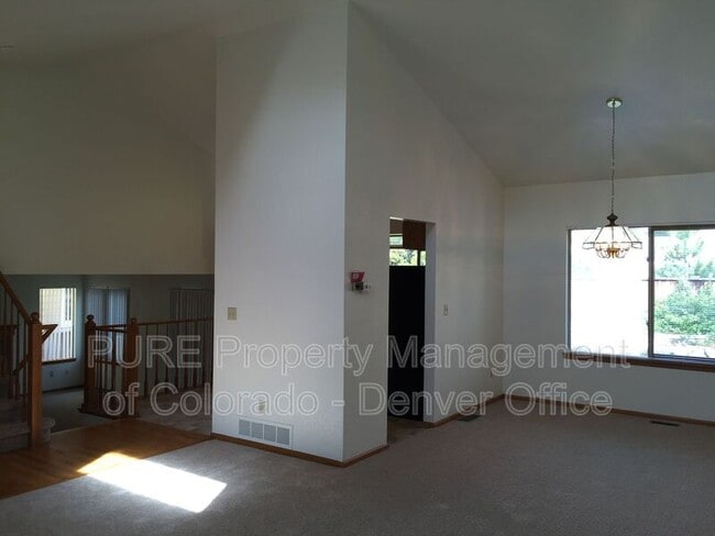 Building Photo - 9996 Spring Hill Ln