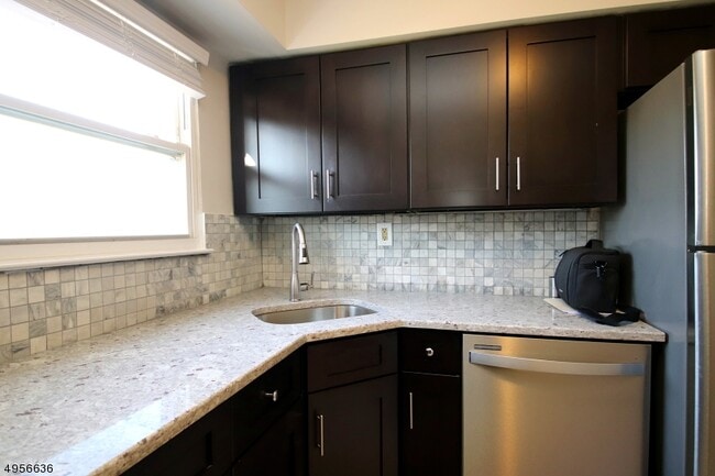 Building Photo - 515 Andria Ave