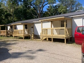 Building Photo - 19 Hawthorne Ln