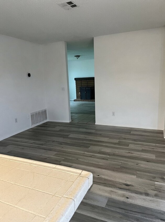 Building Photo - 4425 Bartel Dr