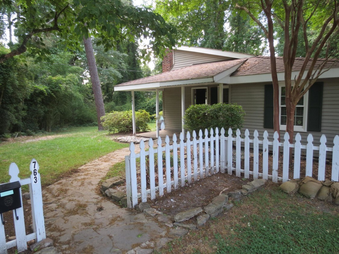 Primary Photo - 763 S Ashe St