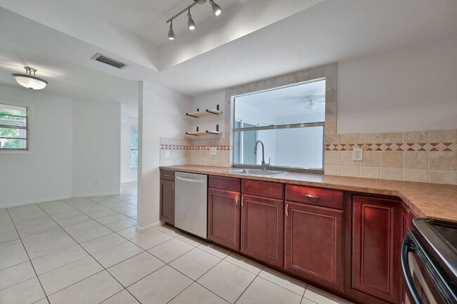 Building Photo - ** Single Family Home ~ 1 Car Garage ~ Ful...