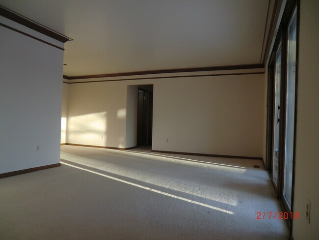Building Photo - 2 bedroom 2 full bath Shelby Twp. condo