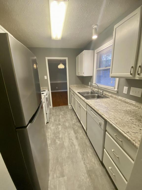Building Photo - 5051 Waterford Dr