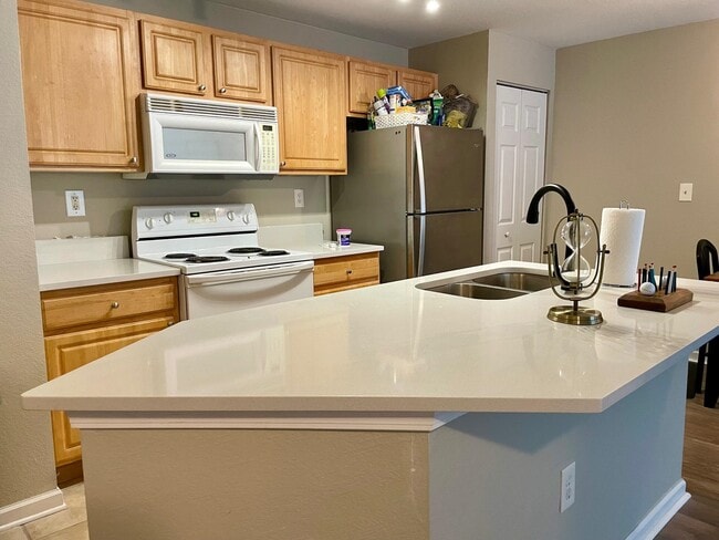 Building Photo - 425 S Villa San Marco Dr