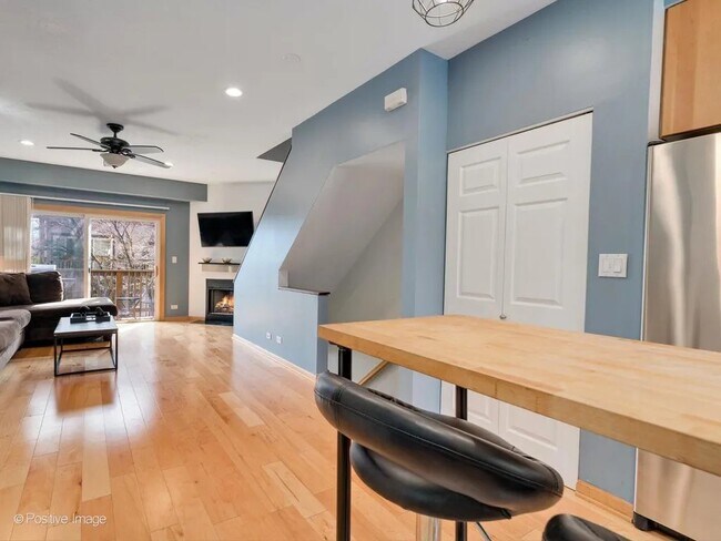 Foto del edificio - 1540 N Greenview Ave