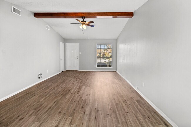 Foto del edificio - 7127 Gatewood Dr