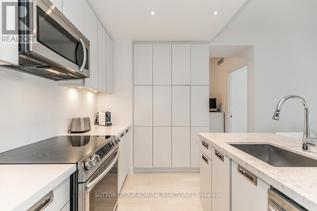 Photo du bâtiment - 375 Sea Ray Ave