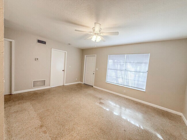Foto del edificio - 1210 SW 26th St
