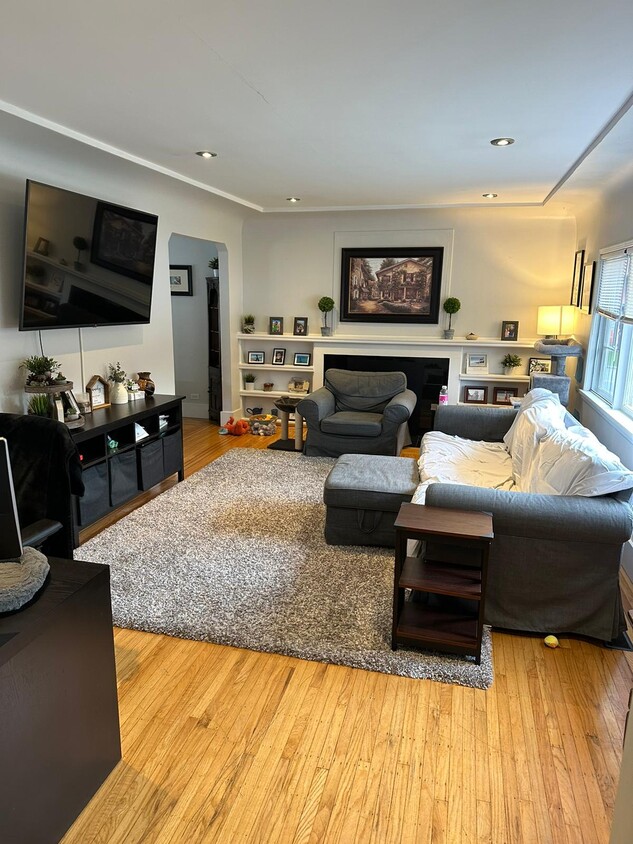 2690 Edgemont Blvd, North Vancouver, BC V7R 2M8 House for Rent in