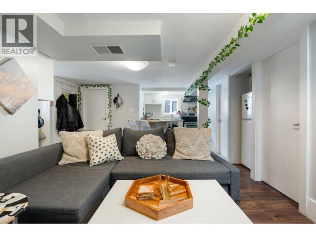 Photo du bâtiment - Ground Floor-2808 W 6TH AVENUE