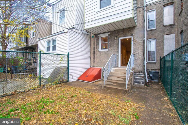 Building Photo - 1308 S 54th St