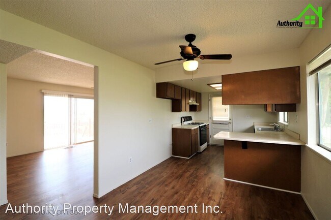 Foto del edificio - 3 br, 2 bath House - 862 Springer
