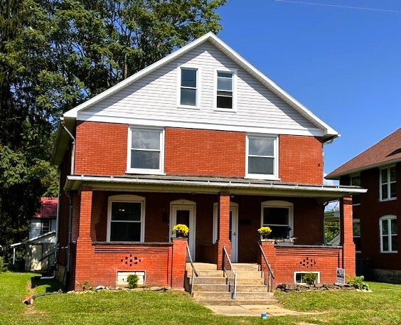 Primary Photo - 721 E Main St
