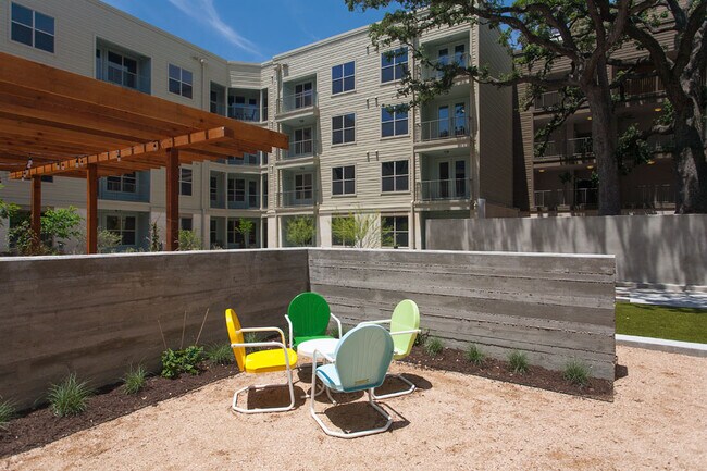Foto del edificio - Urban Bliss: 1-Bedroom Apartments with Pre...