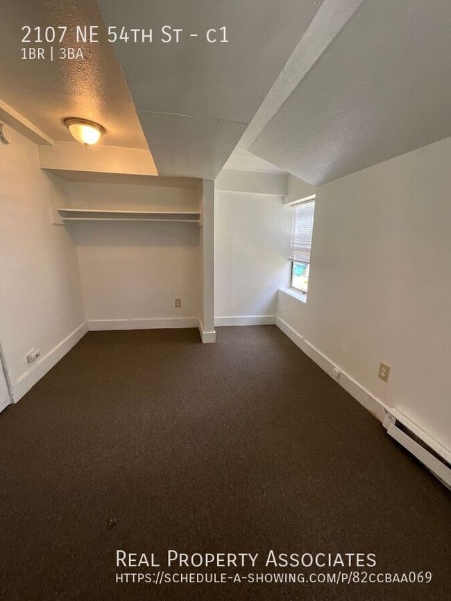 Building Photo - 2107 NE 54th St