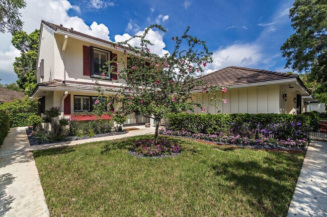 Building Photo - 11395 12 Oaks Way