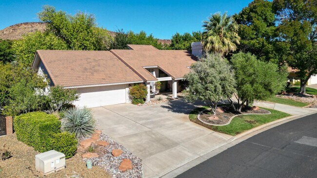 Foto del edificio - Bloomington Country Club!