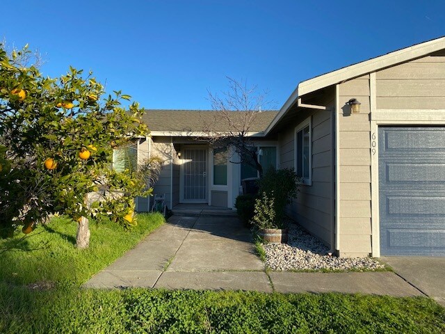 Foto del edificio - 609 Humbolt Dr