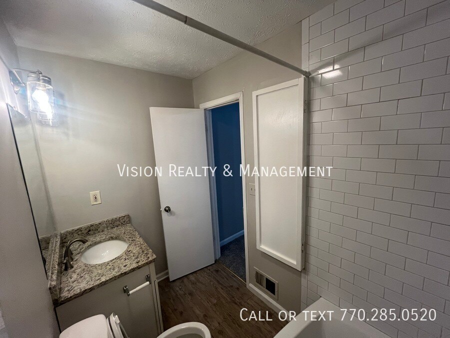 Primary Photo - 5842 Oak Ct