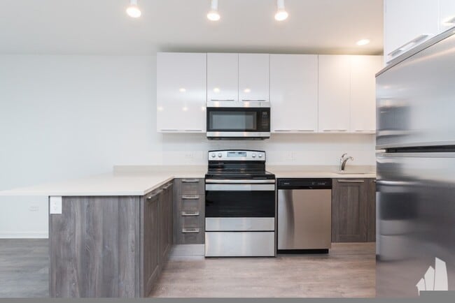 Building Photo - 935 W Winona St