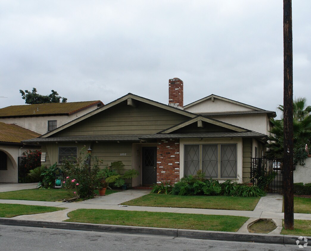Foto del edificio - 3802-3808 Green Ave