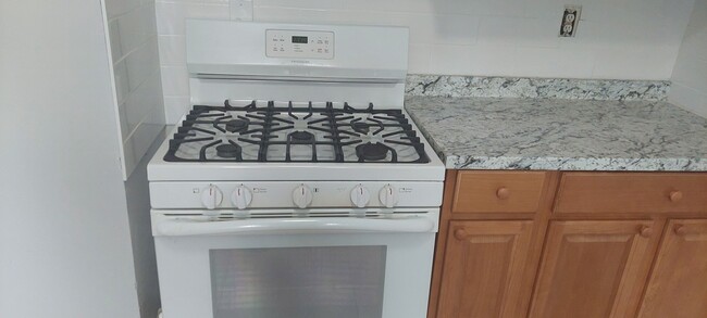 New Gas Stove - 535 Park St