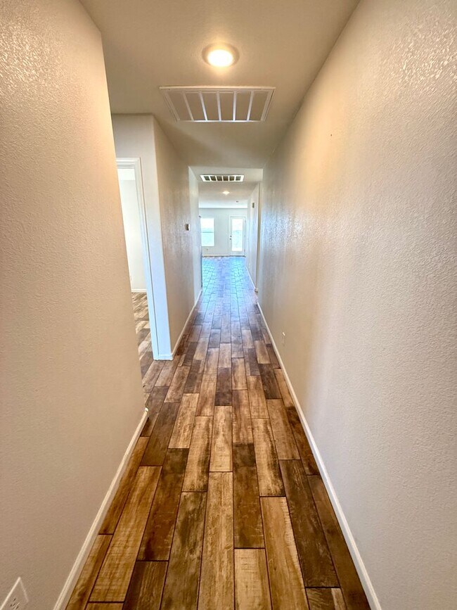 Building Photo - Beautifully Updated 4 Bedroom Home in Valley Springs Estates- Available Now!