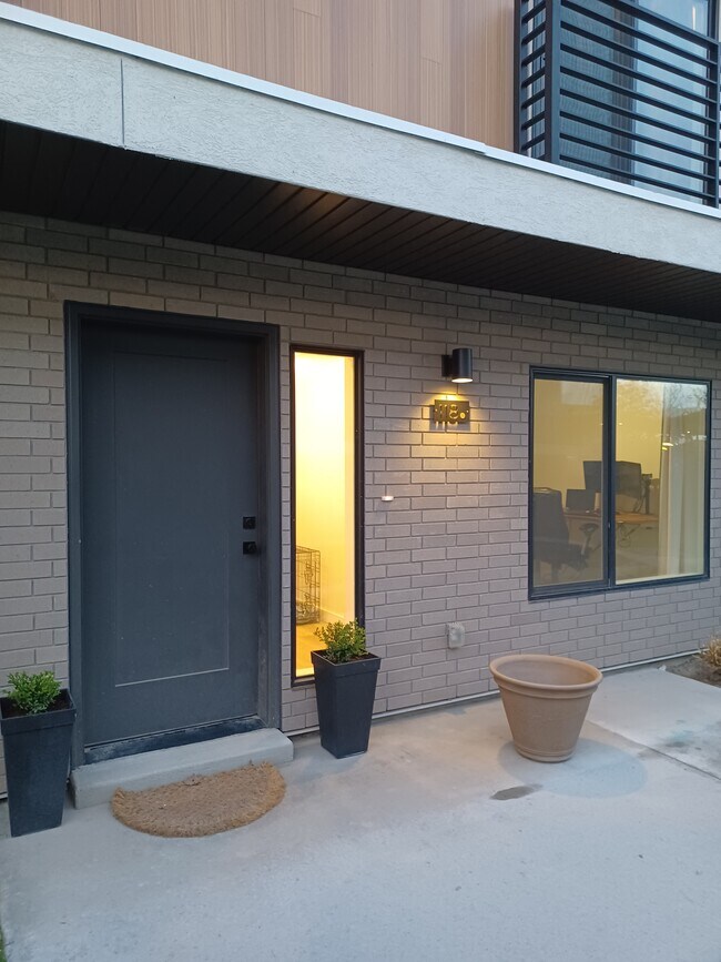 Building Photo - 487 W 620 N