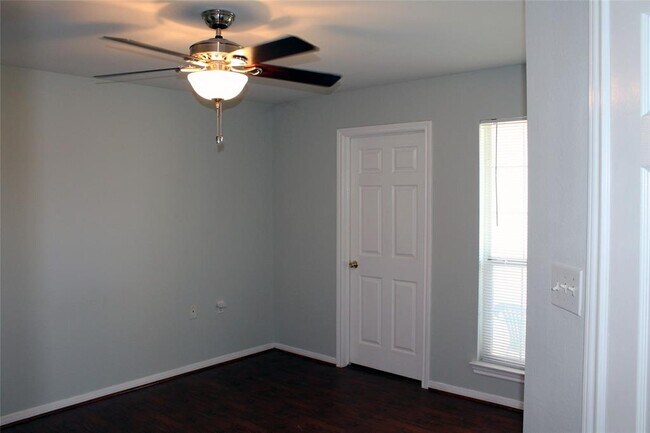 Building Photo - 1 Prairie Knoll Dr