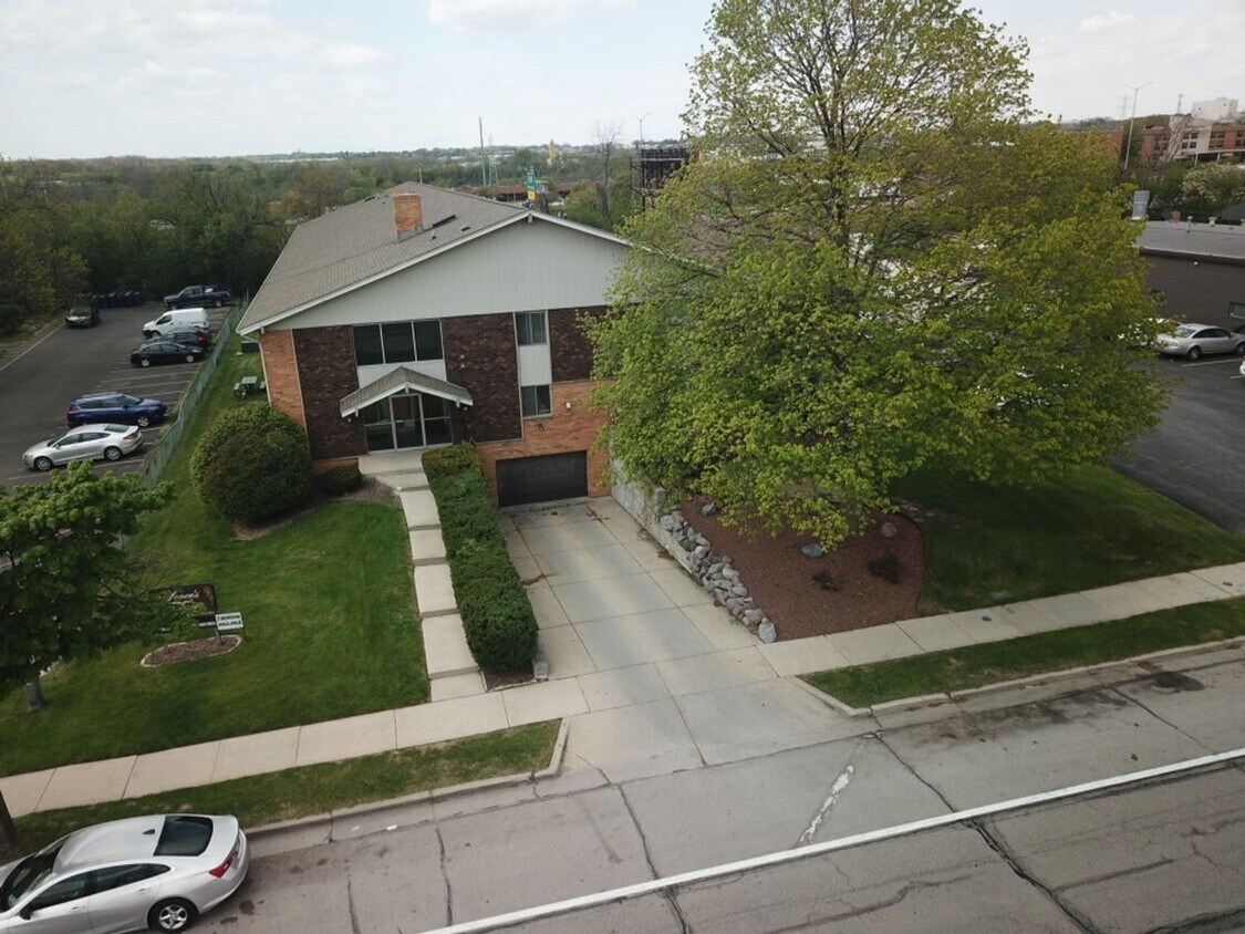 Foto del edificio - Lover's Lane Apartments
