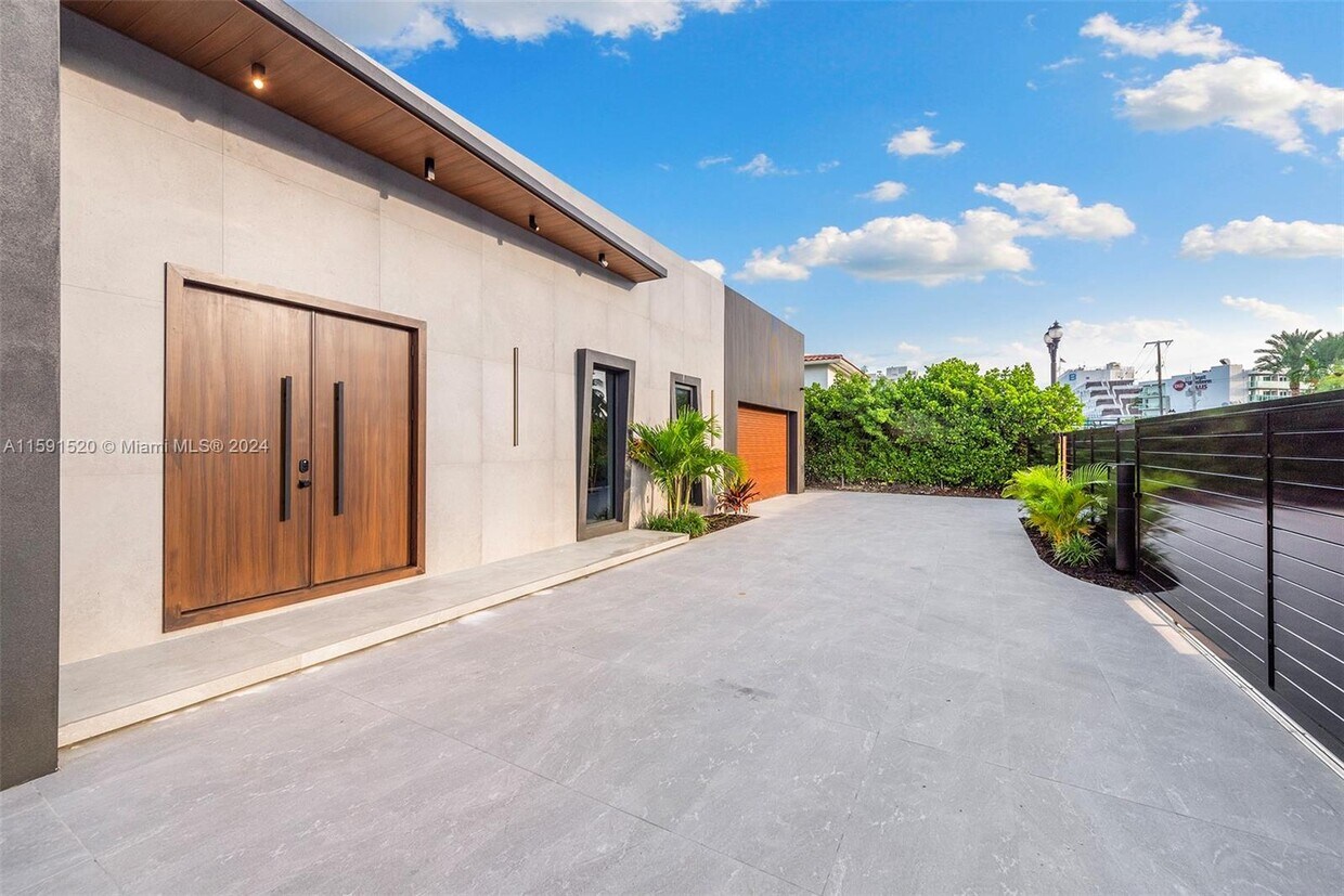 Foto principal - 1237 Seabreeze Blvd
