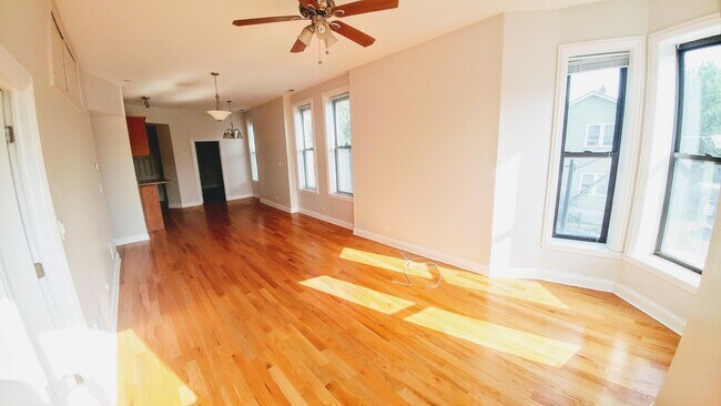 Foto del edificio - 733 N Leavitt St